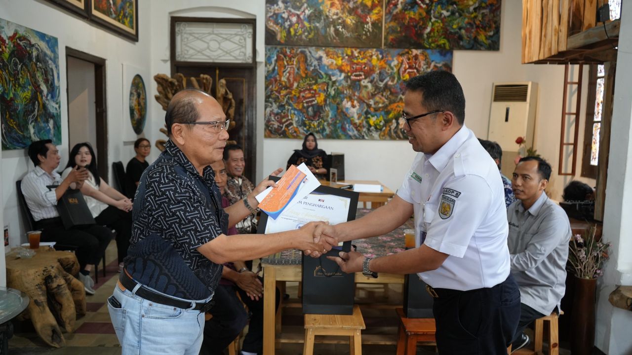 Rawat Kemitraan KAI Daop 8 Kasih Penghargaan Penyewa Aset Tertib Administrasi