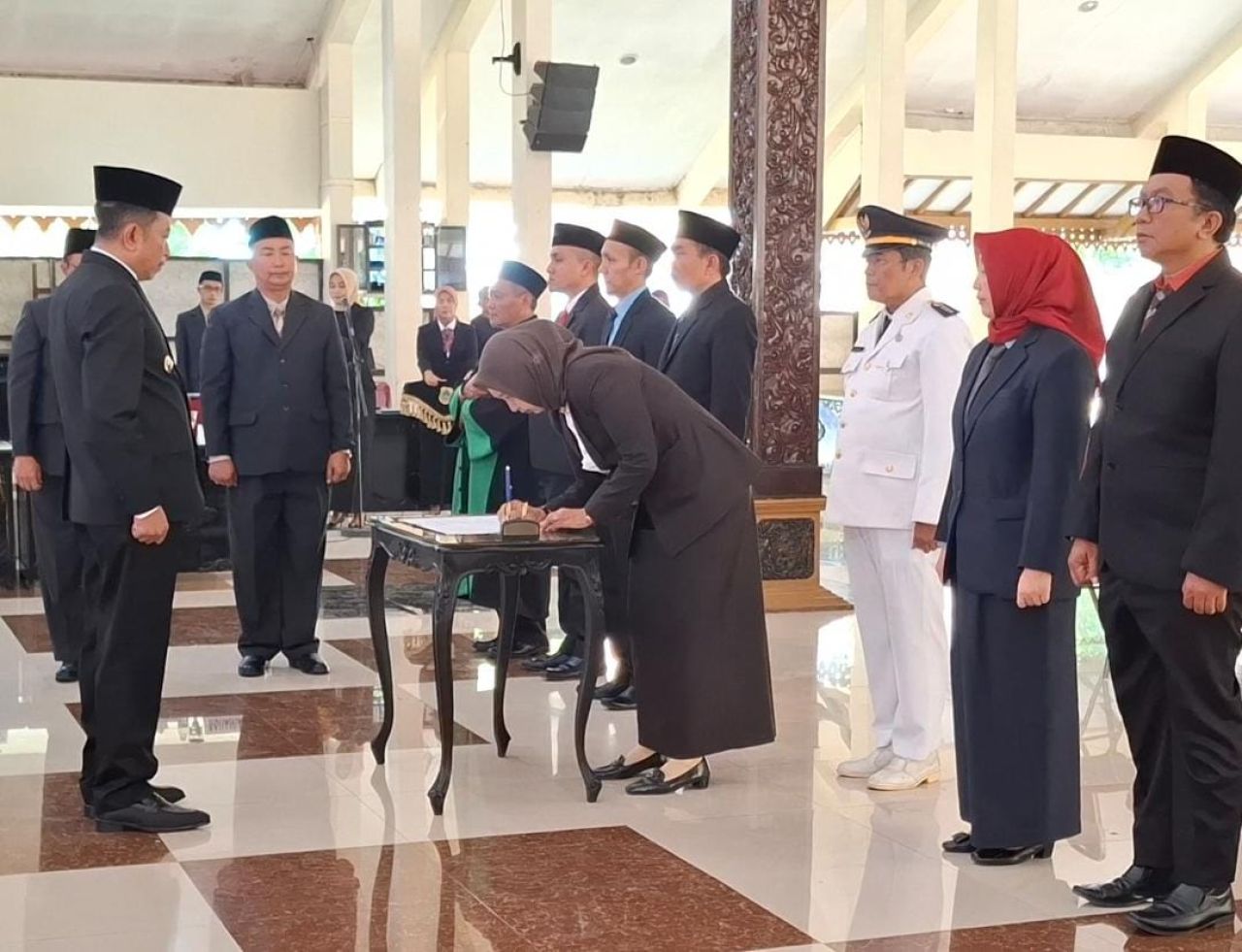 Bupati Hamid Lantik Pejabat Baru, Dorong Budaya Kerja Solutif dan Profesional