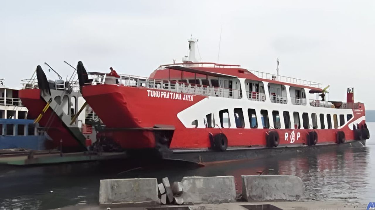 Kapal Motor Penyebrangan (KMP) Tunu Pratama Jaya yang mengalami kecelakaan tenggelam di Selat Bali, Rabu (2/7).