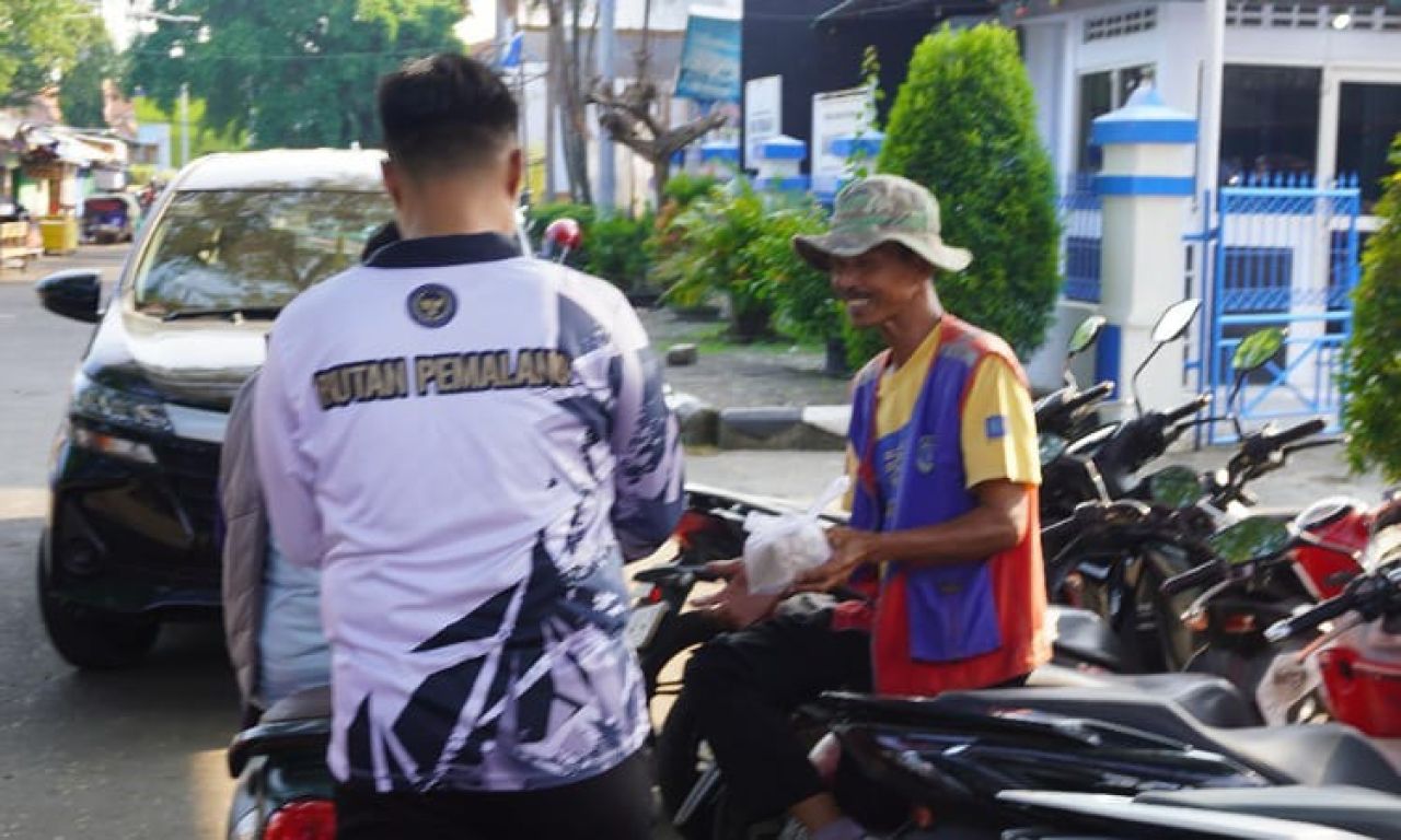 Rutan Pemalang Gelar Jum’at Berkah, Bagikan Paket Makanan kepada Masyarakat