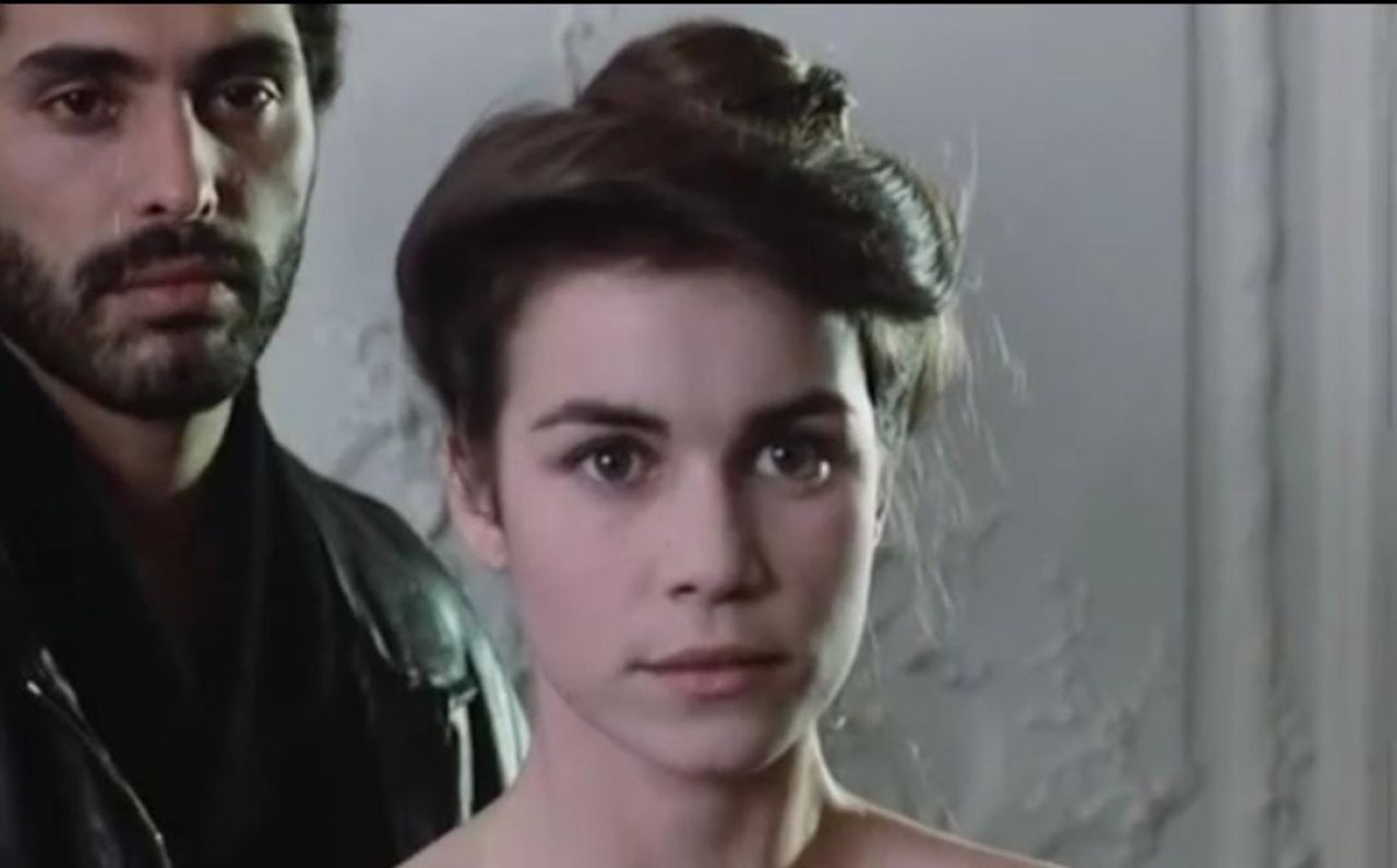 Film The Public Women, tangkapan layar