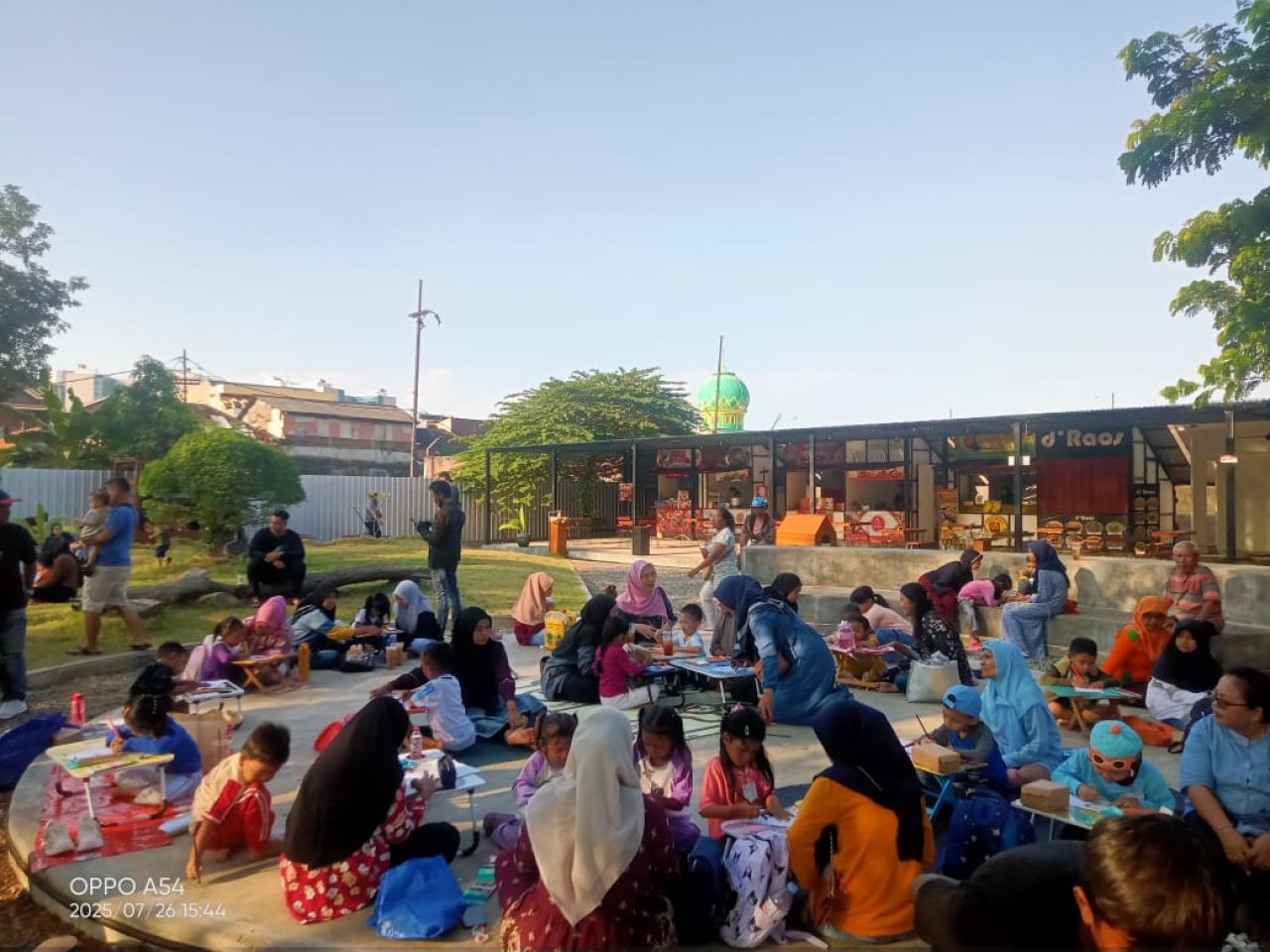 87 Anak Ramaikan Lomba Mewarnai “Ayah Bunda Kebanggaanku” di Dupak Tiga Enam