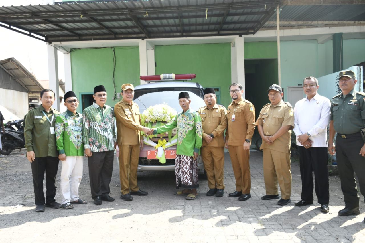 Pemkab Bondowoso Serahkan Hibah Ambulans kepada MWC NU Cermee