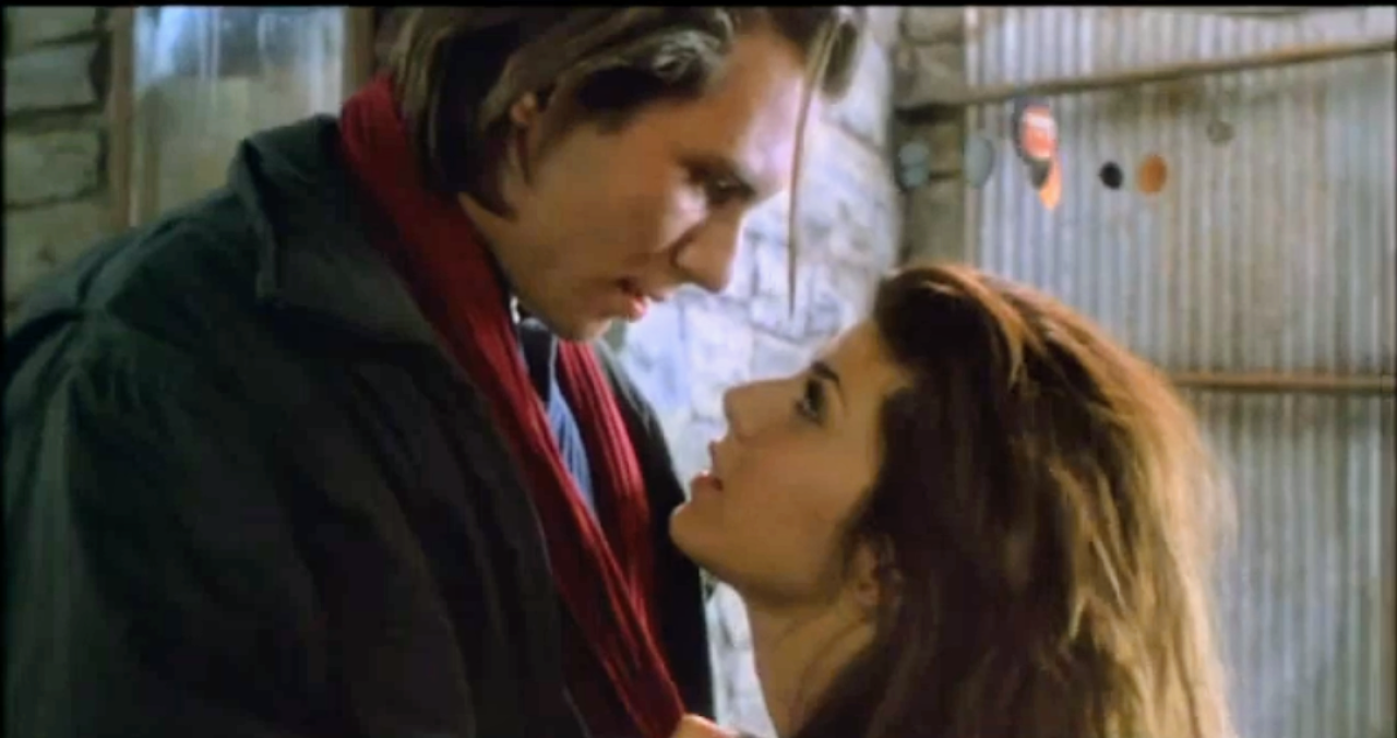 Untamed Heart (1993) Cinta Tak Terduga di Balik Lapangan Diner