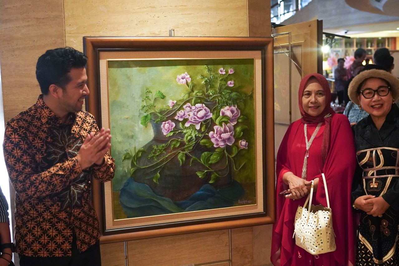 Emil Dardak di Pameran Lukisan Wyndham Surabaya