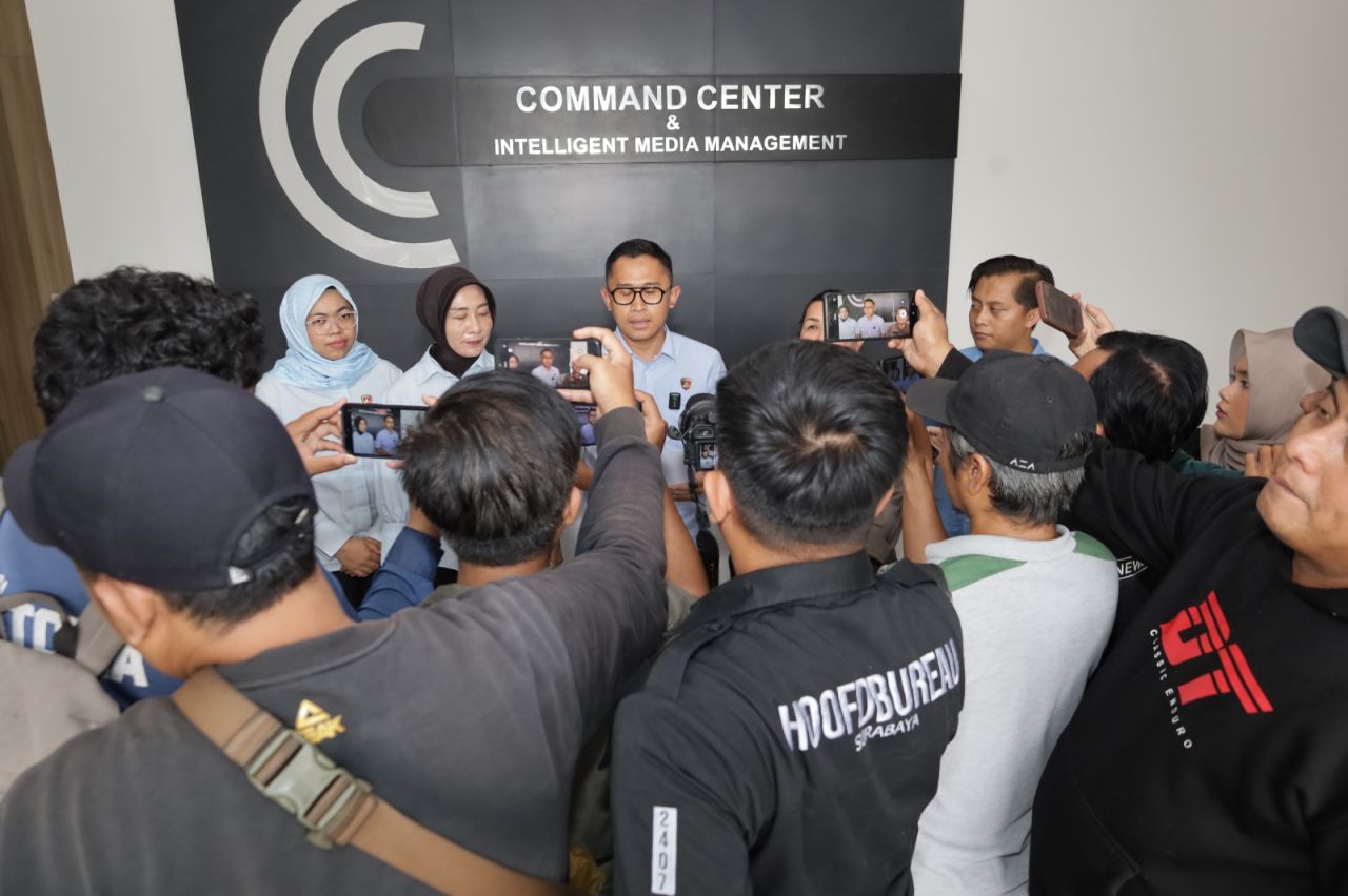 PPA Polrestabes Surabaya saat memberikan keterangan kepada awak media