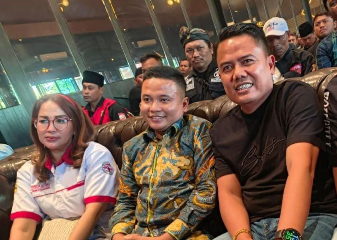 Moh. Taufik (tengah)