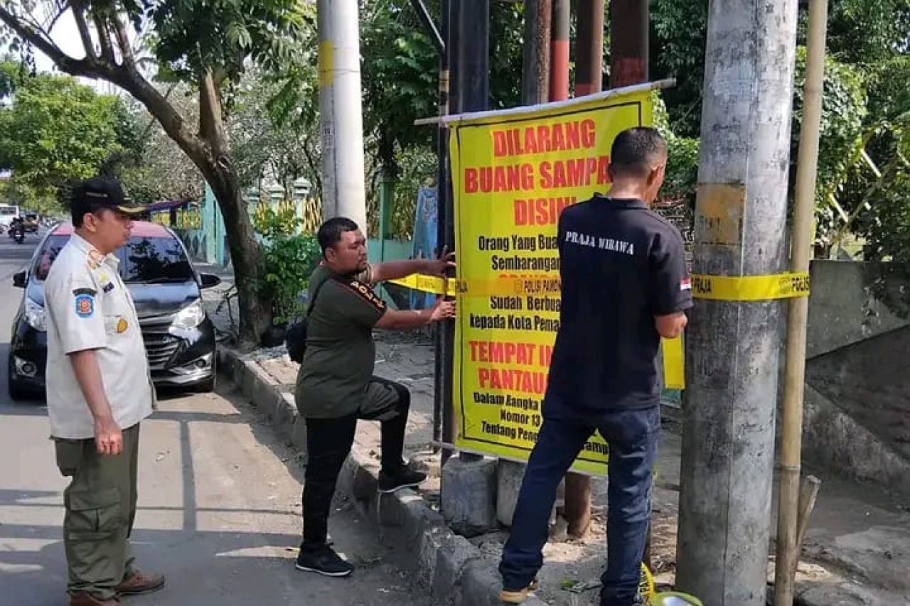 Satpol PP Pemalang Pasang Police Line di Beberapa Tempat Pembuangan Sampah Liar
