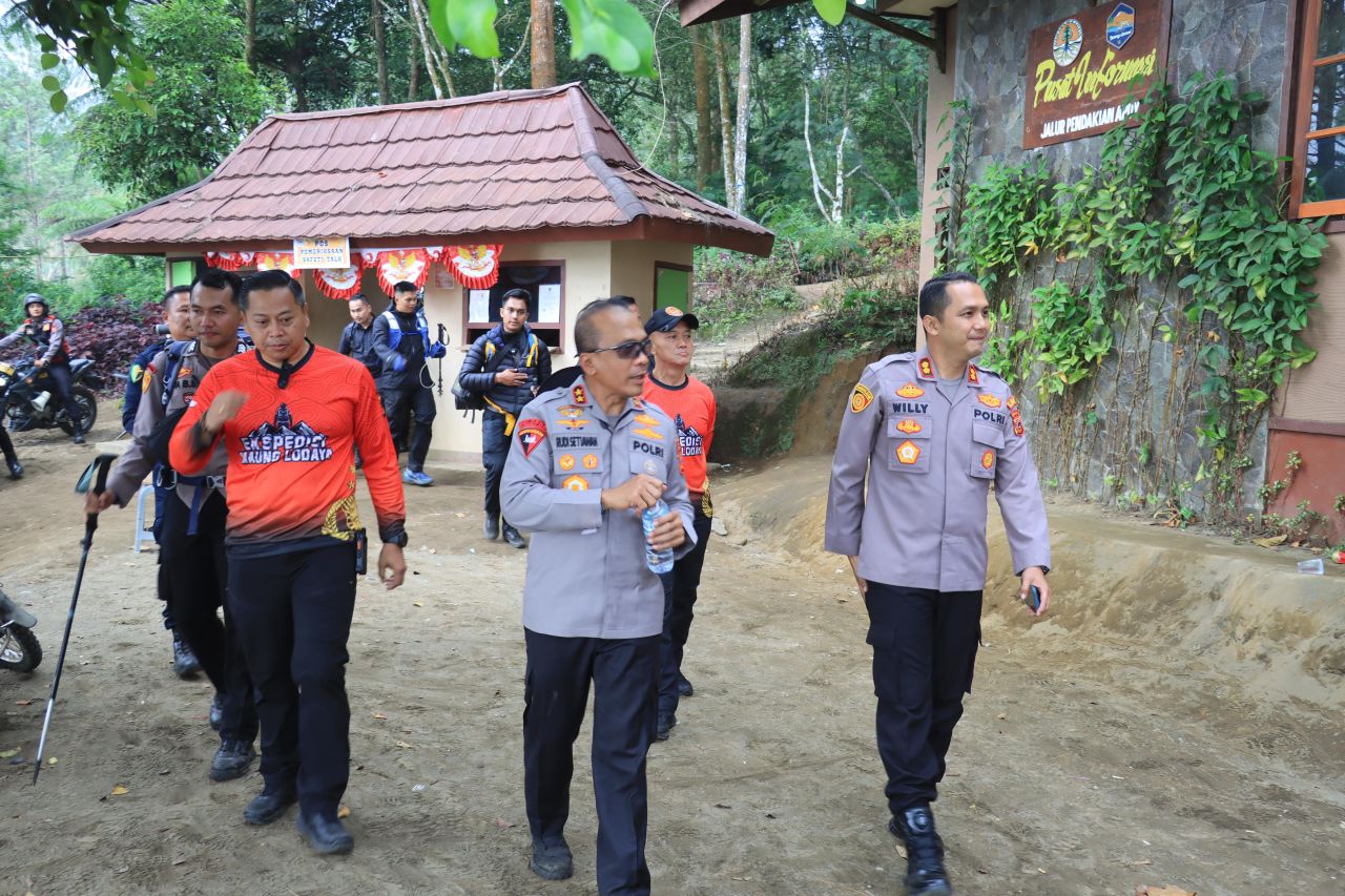 Kapolda Jabar usai turun dari pendakian Gunung Ciremai