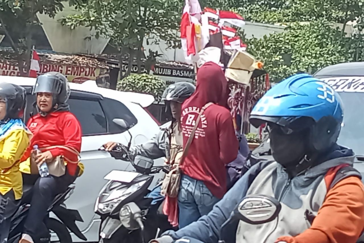 Jelang HUT RI, Pedagang Bendera di Pemalang Alami Sepi Pembeli
