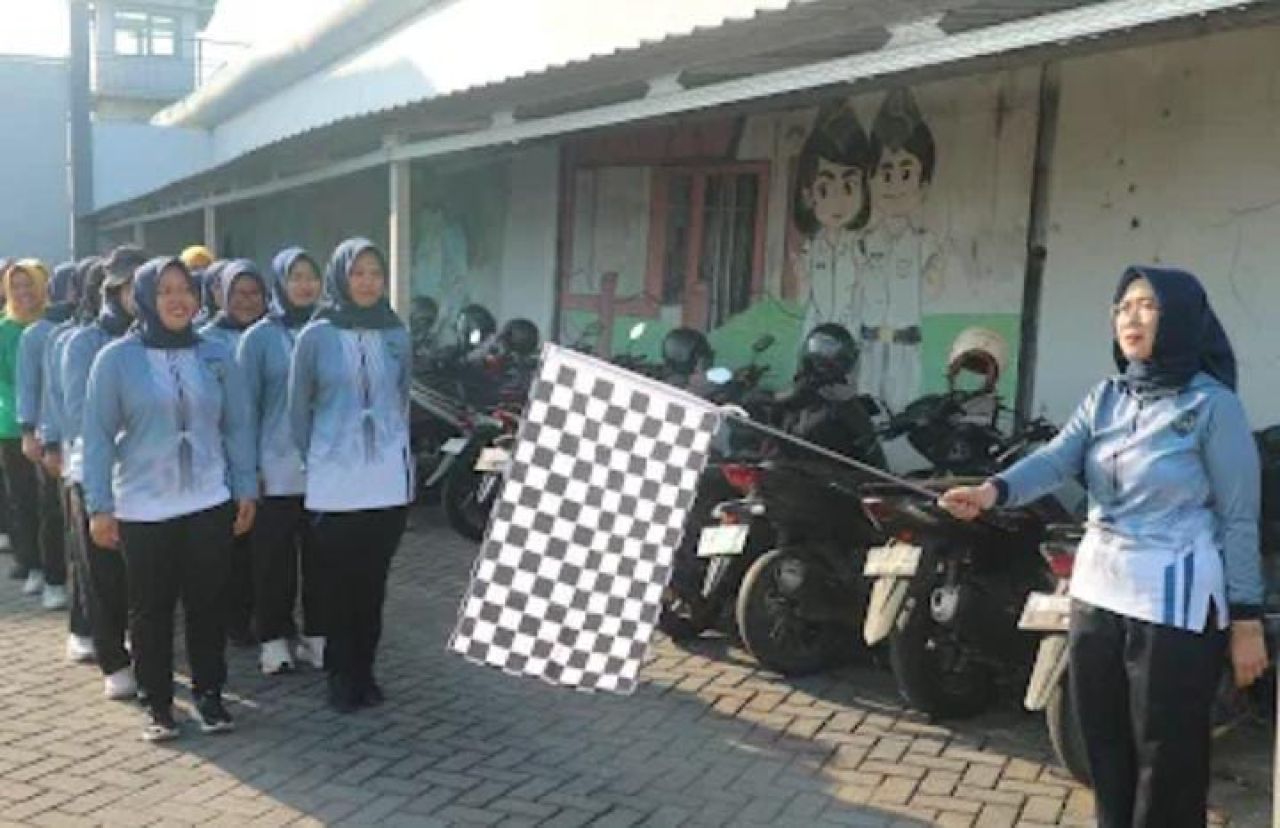 Semangat Kemerdekaan, Rutan Perempuan Surabaya Gelar Jalan Sehat HUT RI ke-80