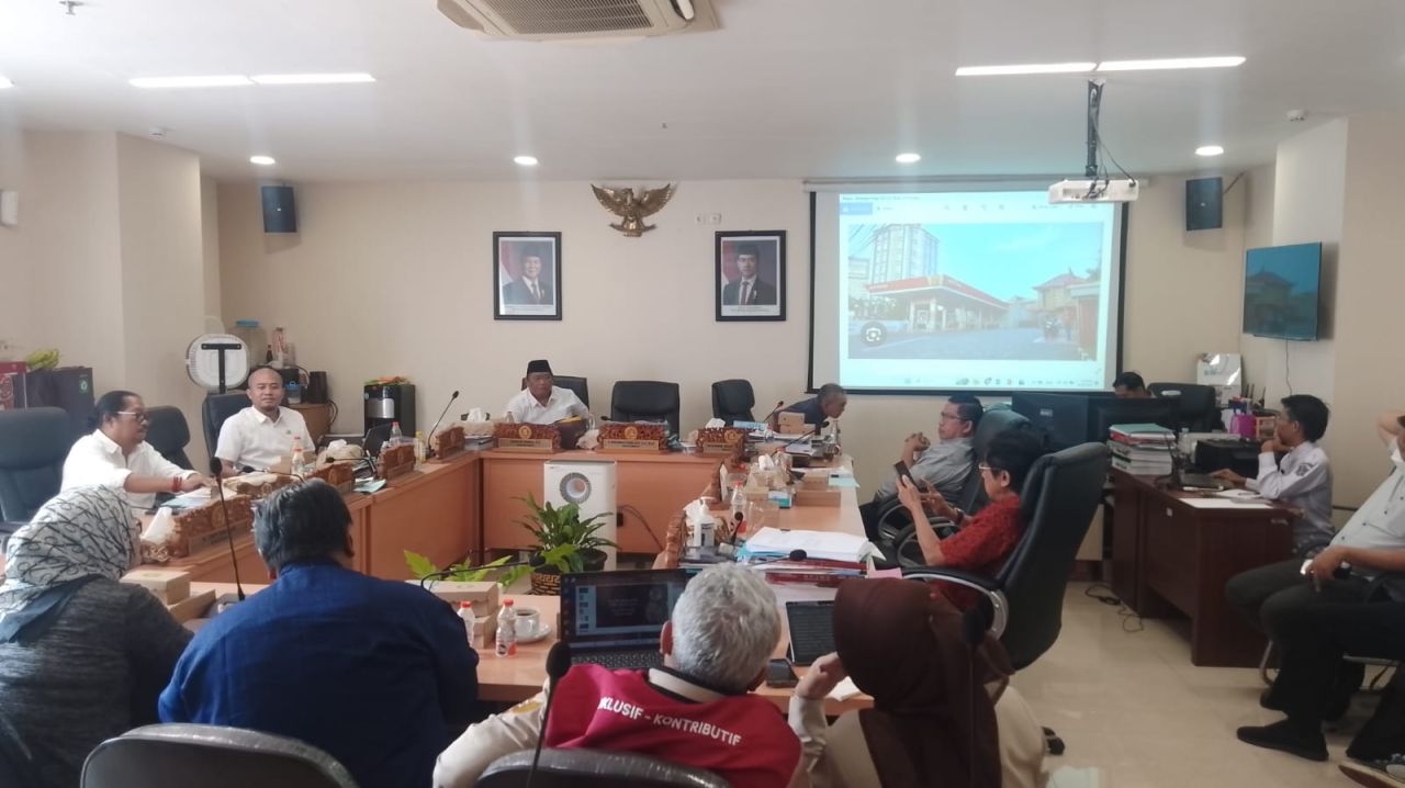 Komisi B DPRD Surabaya: Lisplang Merah SPBU Bukan Objek Pajak Reklame