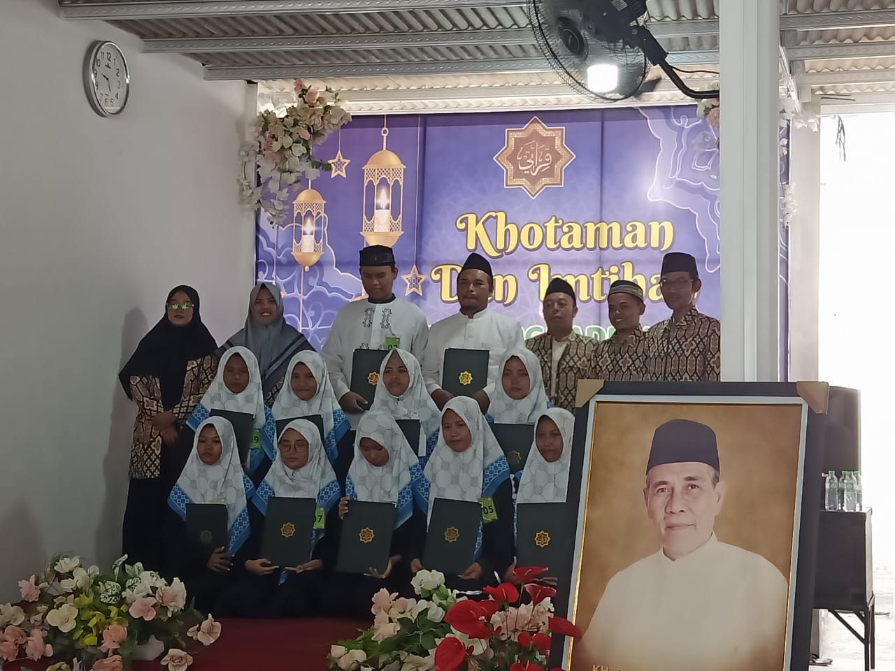 Momen Haru Khataman Al-Qur’an: Nouval Tuntaskan 30 Juz, Bertekad Jadi Guru Ngaji