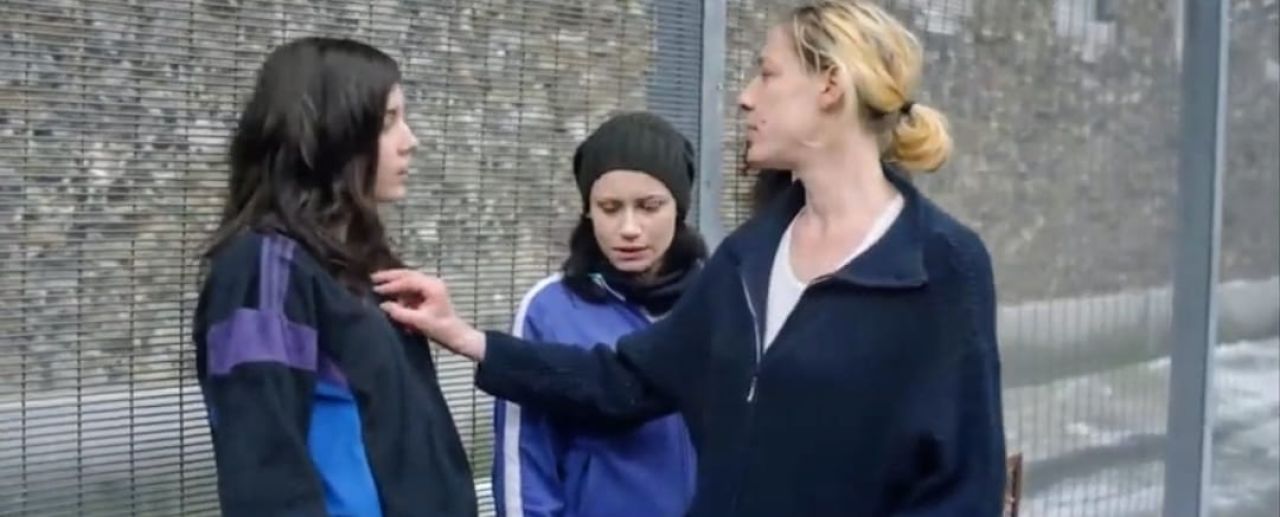 Film Down By Love, tangkapan layar