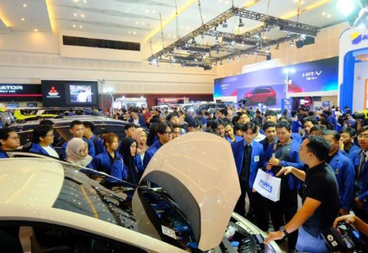Education Day GIIAS Surabaya 2025: Ajak Mahasiswa Mengenal Teknologi Otomotif Masa Depan