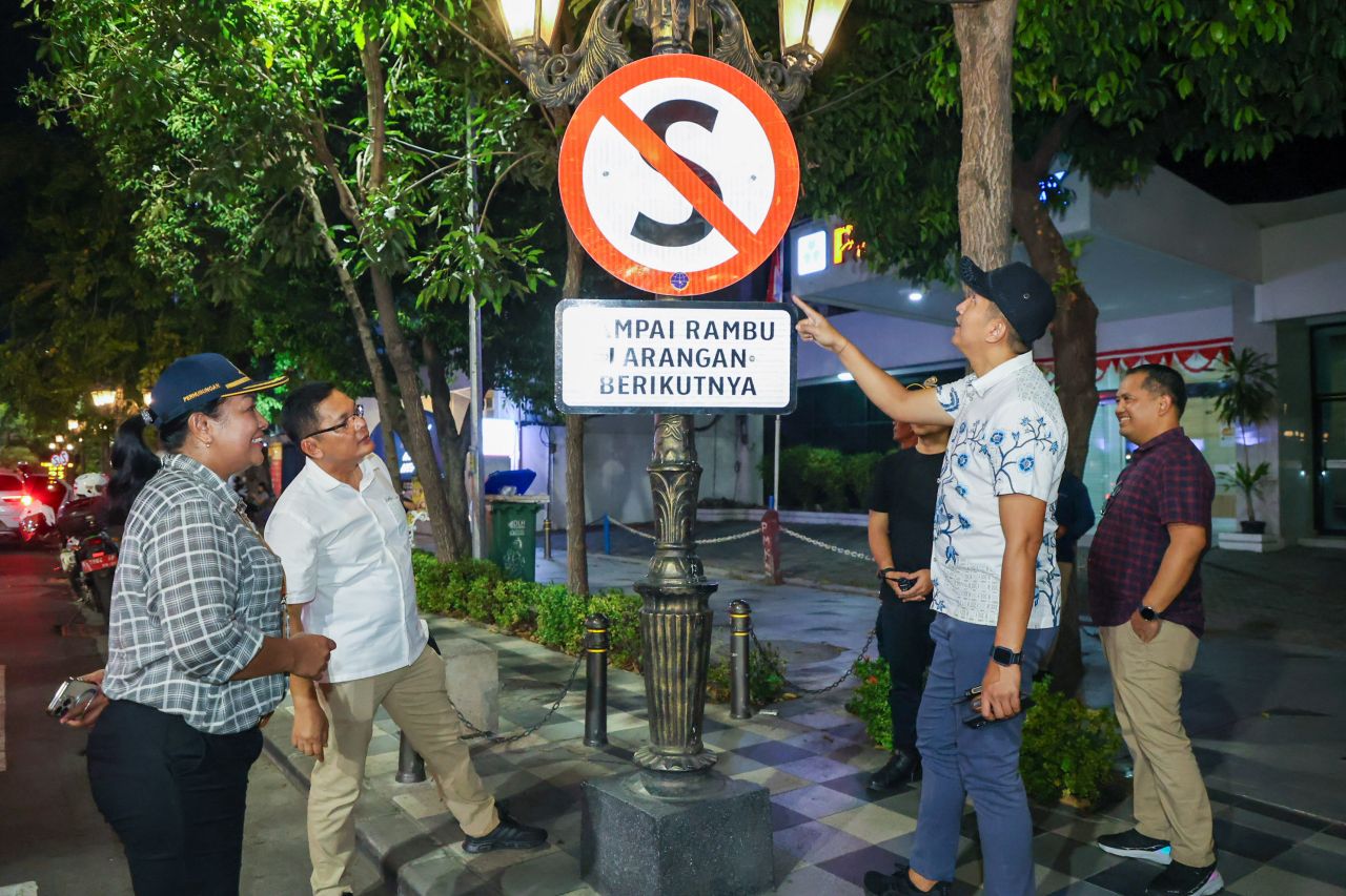 Parkir Tepi Jalan di Tunjungan Resmi Ditiadakan, Empat Orang Diduga Jukir Liar Diamankan