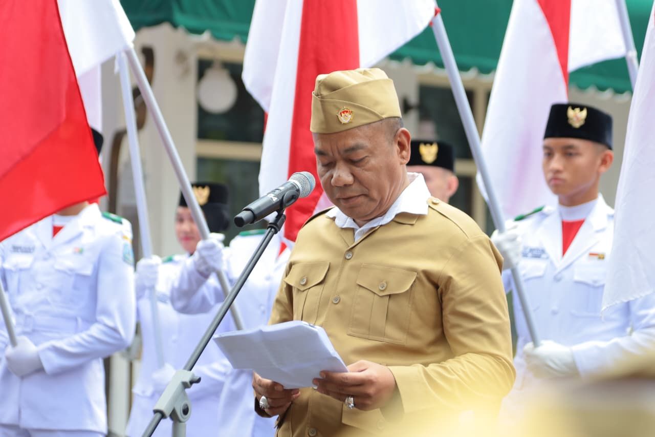 Cak YeBe membacakan narasi peristiwa heroik perobekan bendera Belanda di Hotel Majapahit