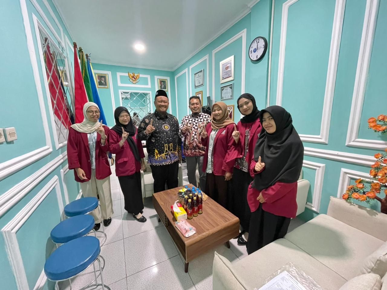 Supervisi mahasiswa UMS PLP di SMK Mudisa