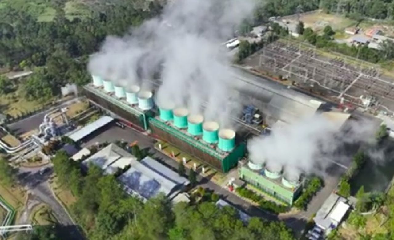 Pembangunan pembangkit energi hijau PLN