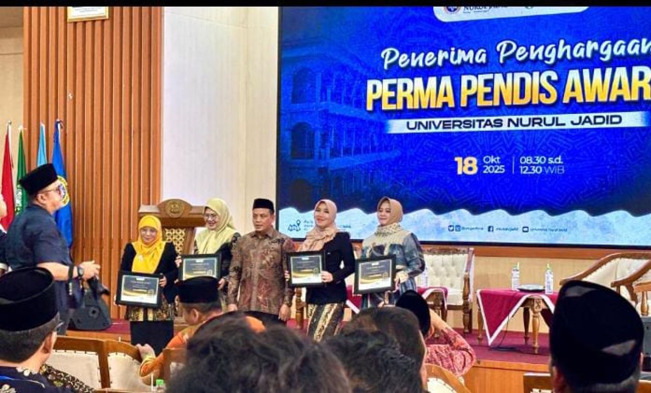 Menginspirasi Perempuan Berkarya dan Mengabdi; Ning Lia Raih Penghargaan PERMA PENDIS Award