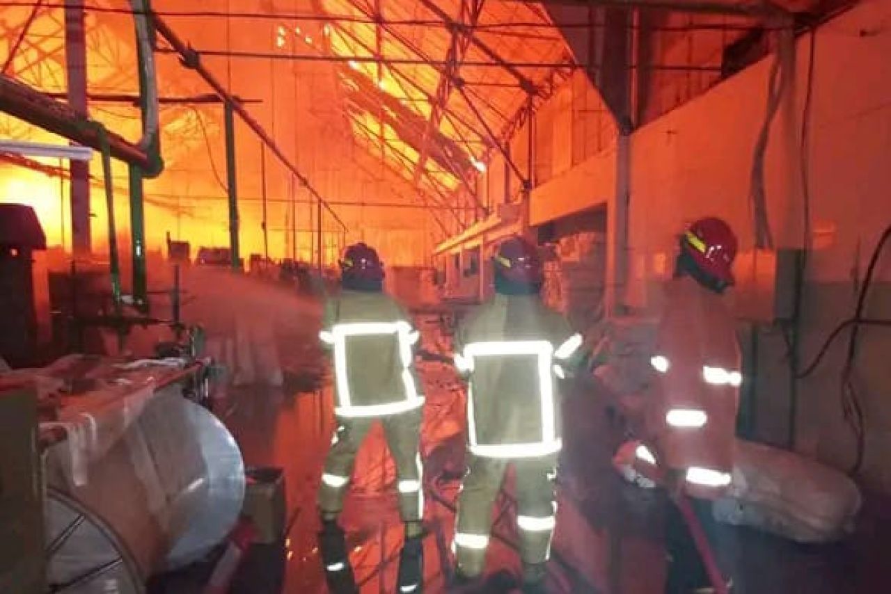 Kebakaran Hebat Melanda Pabrik Tekstil di Tegal, Kerugian Mencapai Miliaran Rupiah
