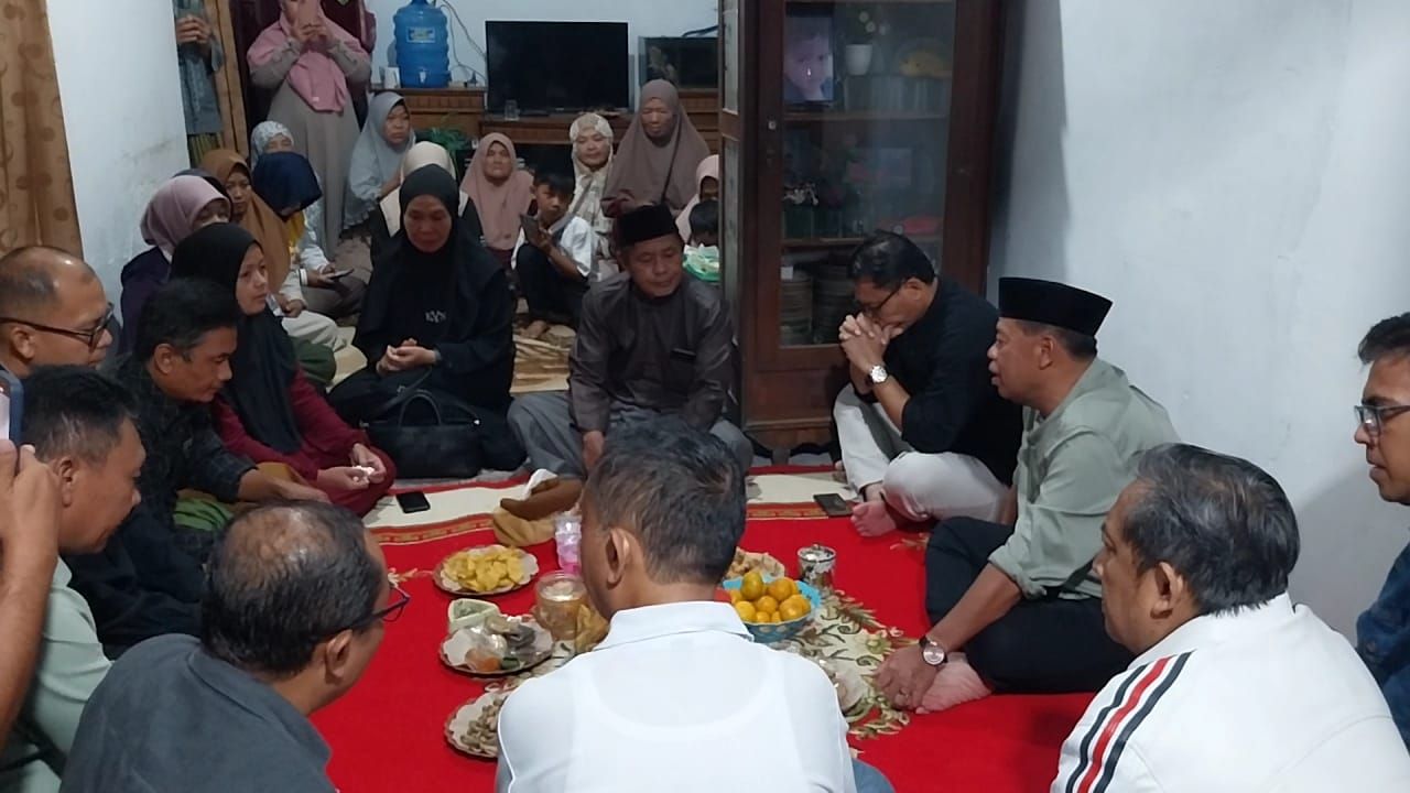Bupati Majalengka Takziah ke Rumah Duka Anak Tewas di Toilet Masjid, Siap Tanggung Biaya Otopsi