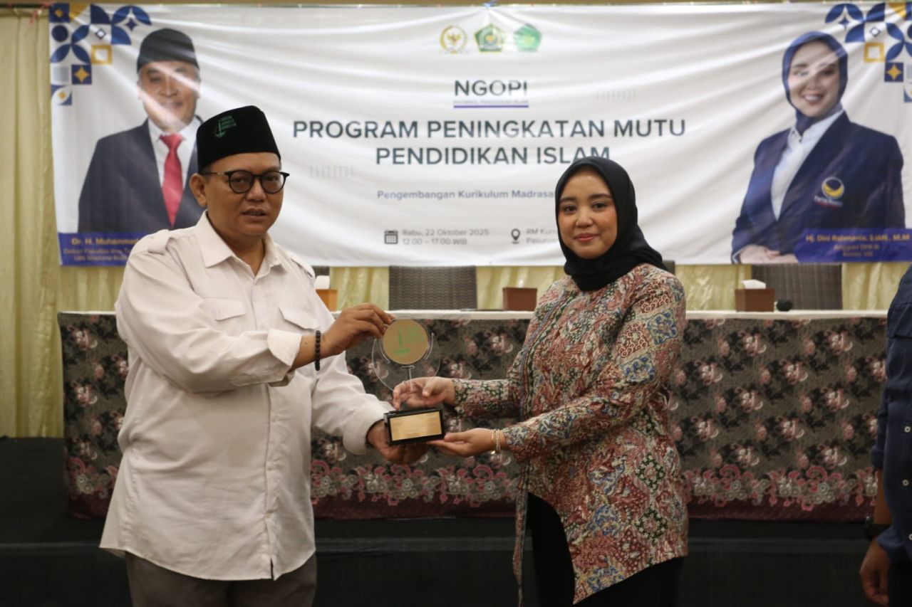 Terima Penghargaan FJN, Ning Dini Fokus Perjuangkan Kesejahteraan Guru Madrasah