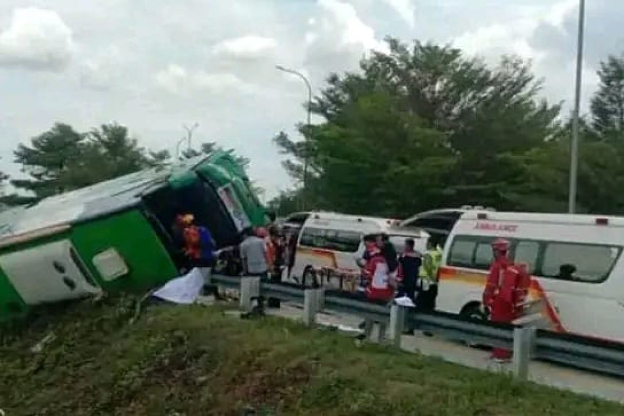 kecelakaan bus parawisata di Tol Pemalang