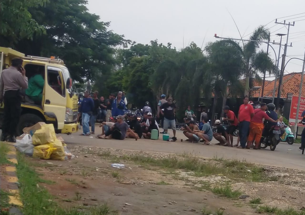 Warga Tasikharjo tuntut kompensasi dan kesempatan kerja
