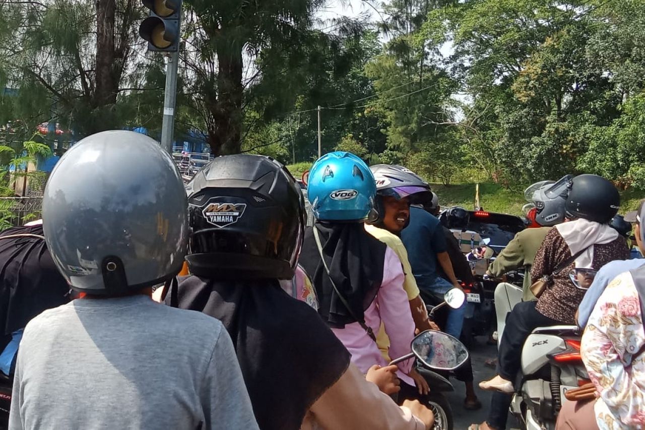 Festival Mangga Pemalang, Ratusan Pengunjung Terjebak Macet di Atas Bendungan Sungapan