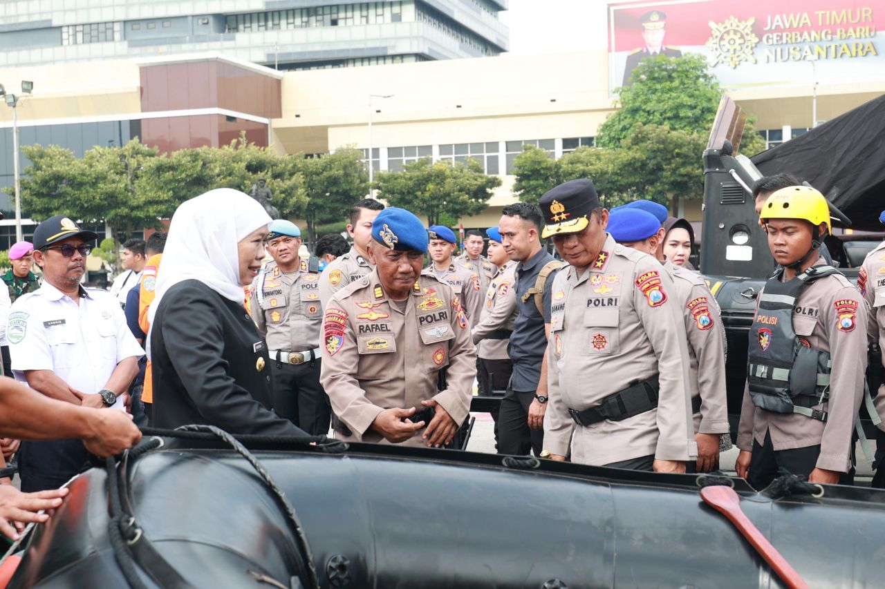 Gubernur Jatim bersama Kapolda kesiapan peralatan SAR