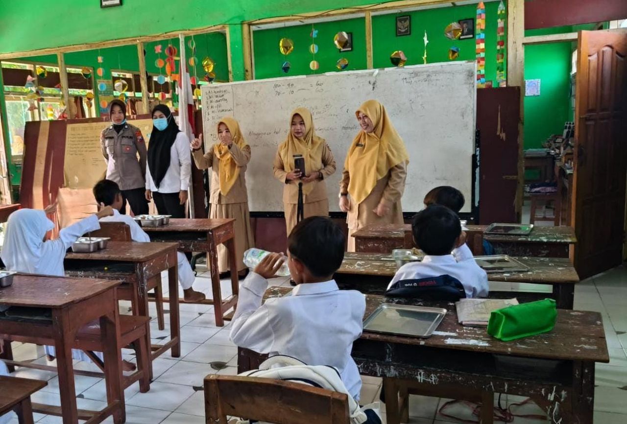 Senyum Ceria Pelajar Sambut Makan Bergizi Gratis