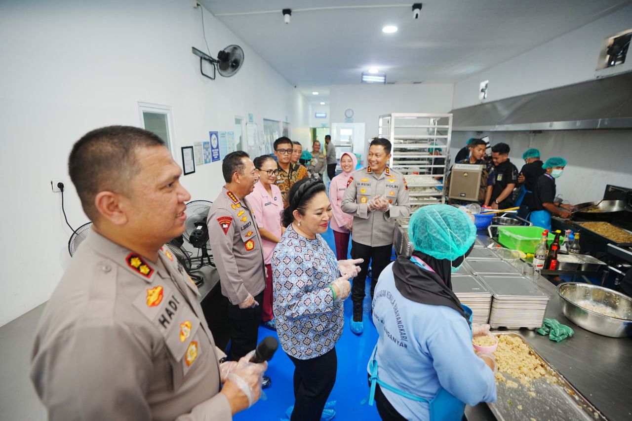 Dukung Program MBG Kapolri Tinjau SPPG YKB Polres Karanganyar