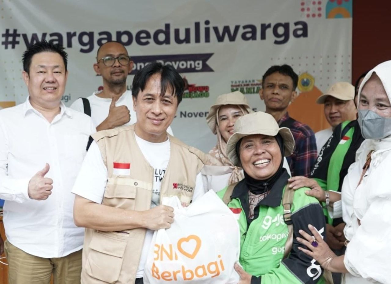 WPW bagikan paket sembako kepada warga