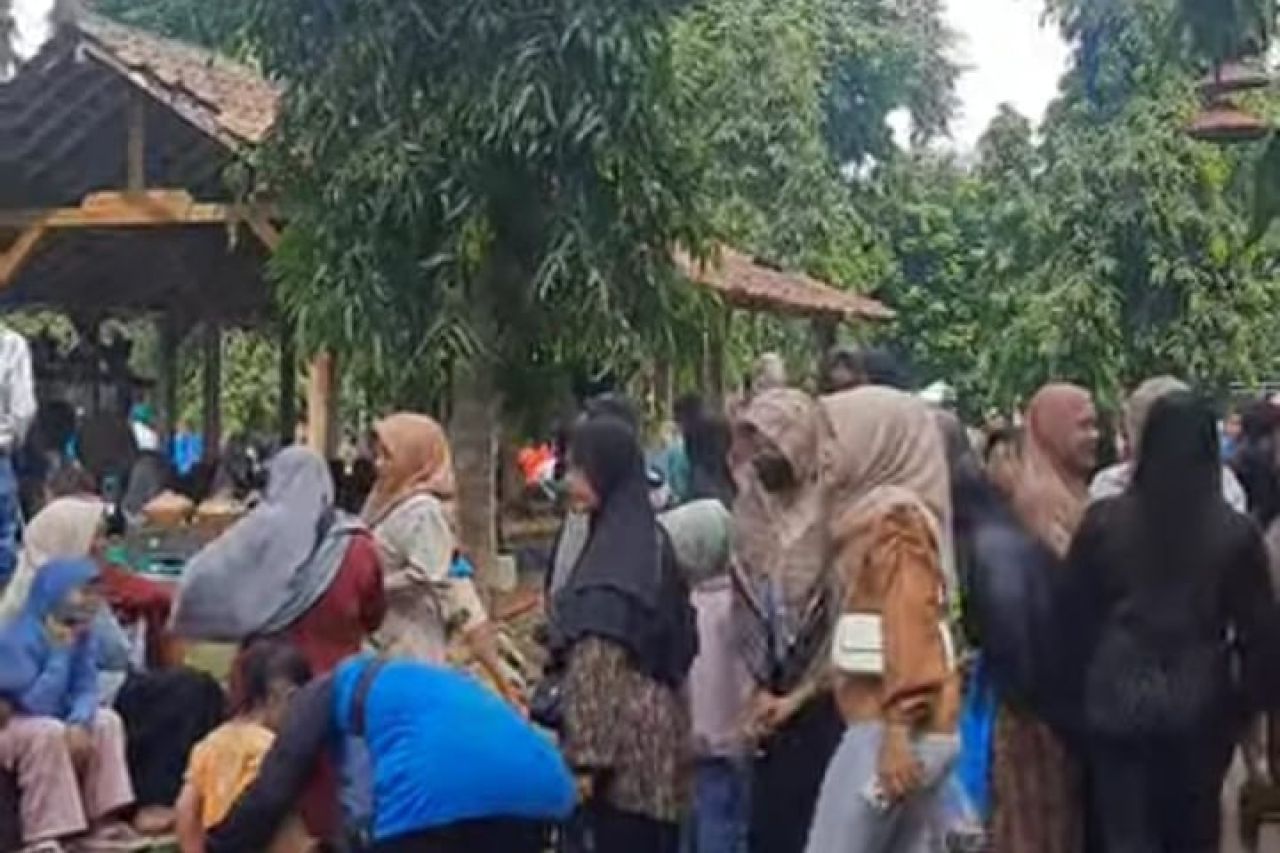 Pasar Kamis Wage Pemalang Tawarkan Nuansa Kehidupan Makanan Jaman Dulu