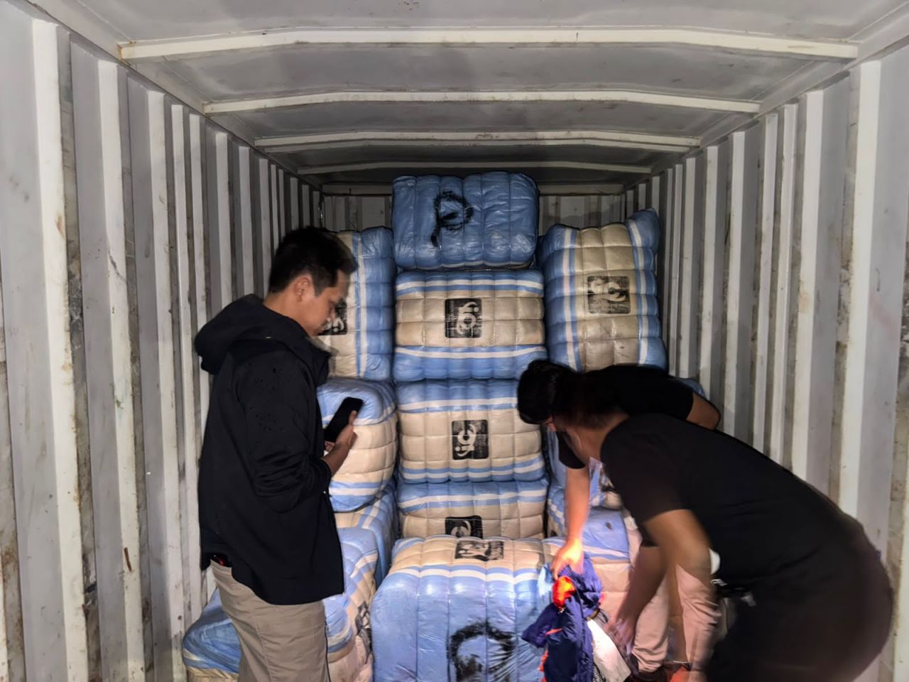 Ratusan Bal Pakaian Bekas Impor Disita Polda Metro Jaya