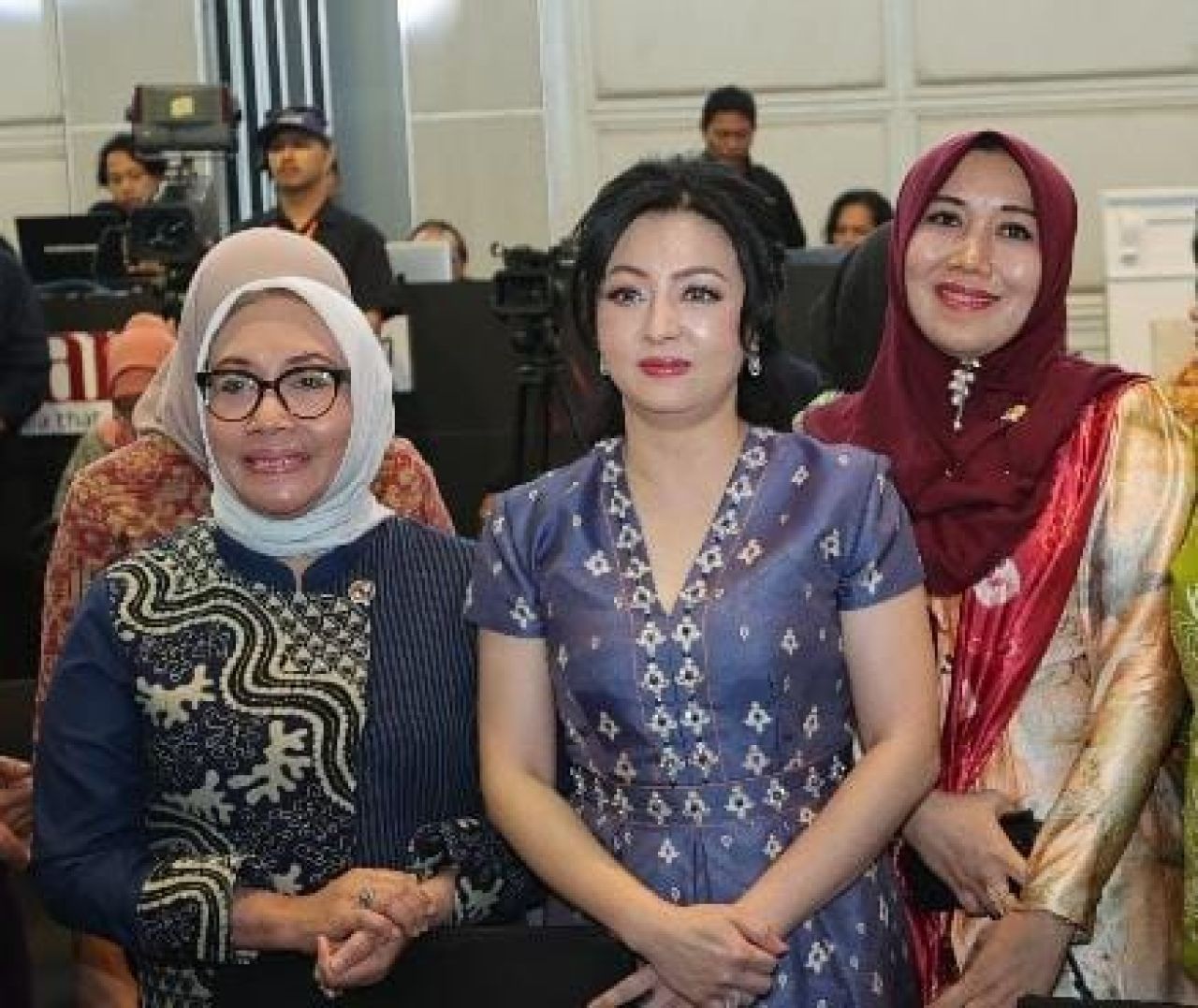 Lia Istifhama (kanan)