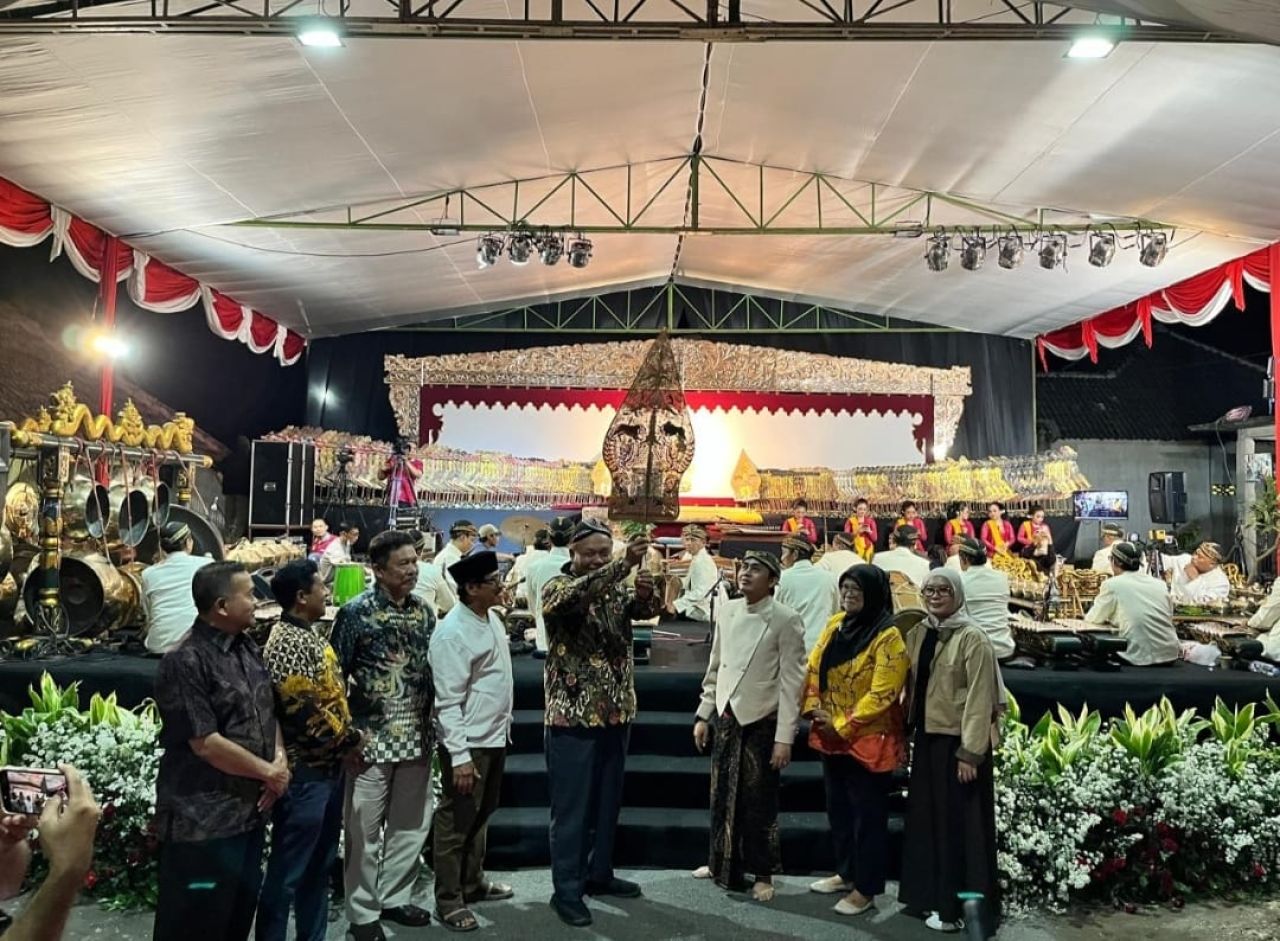 Pagelaran Wayang Kulit di Kediri