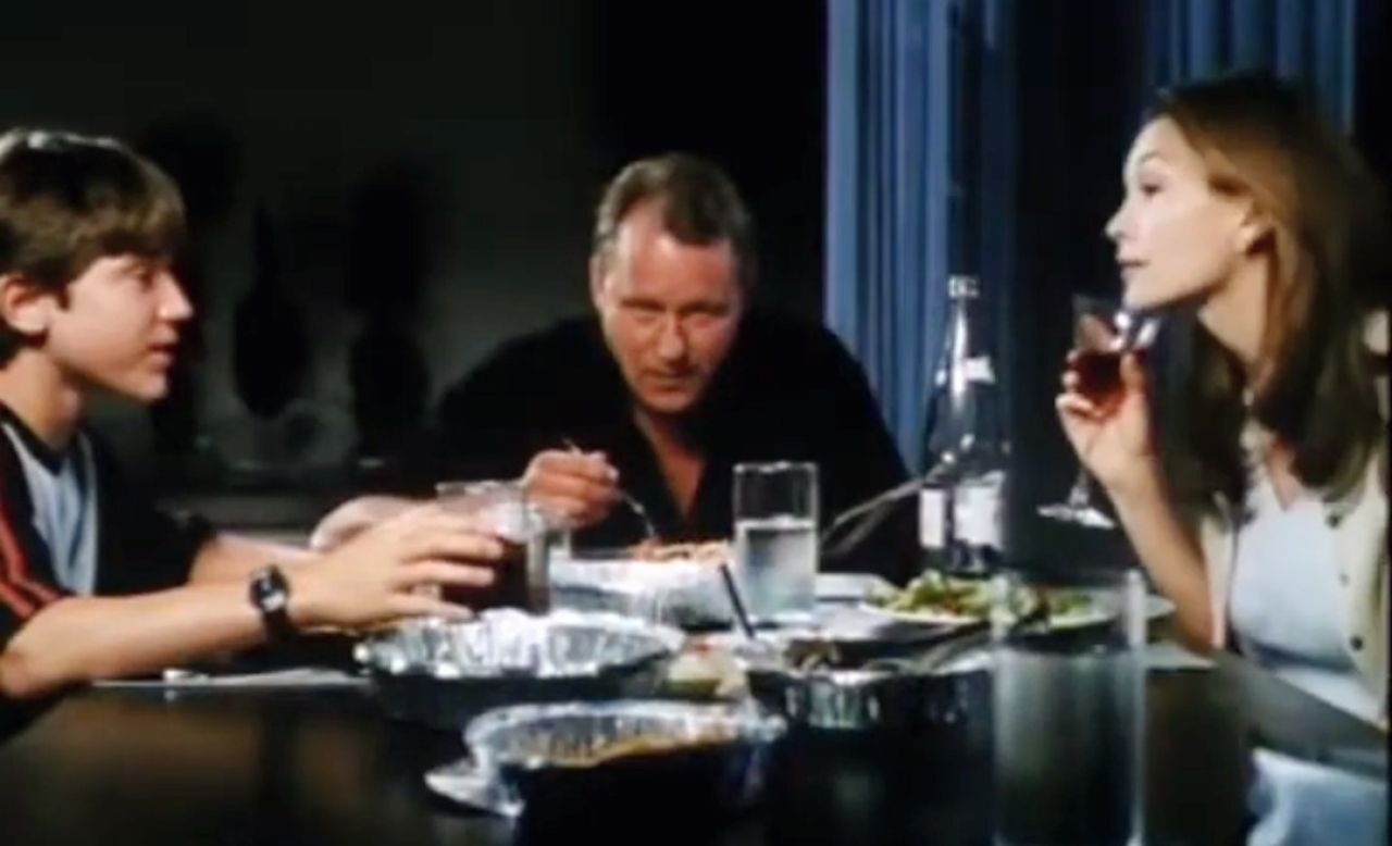 The Glass House (2001), tangkapan layar