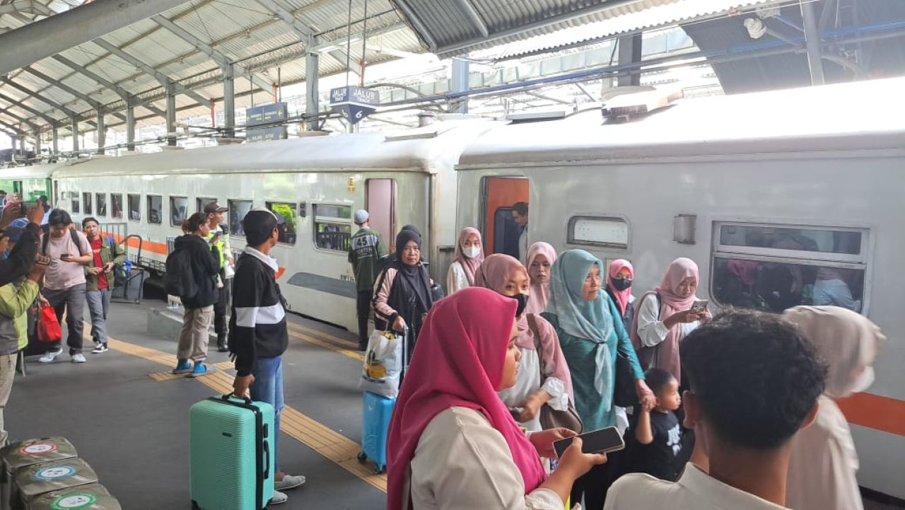 Penjualan Tiket Kereta Api Untuk Natal dan Tahun Baru 2025/2026 Meningkat Cukup Pesat