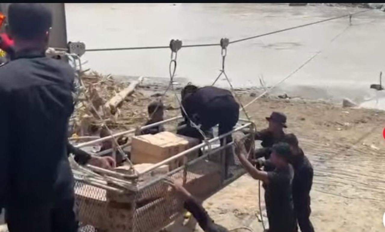 Polri Kirim Bantuan Ke Daerah Terisolir