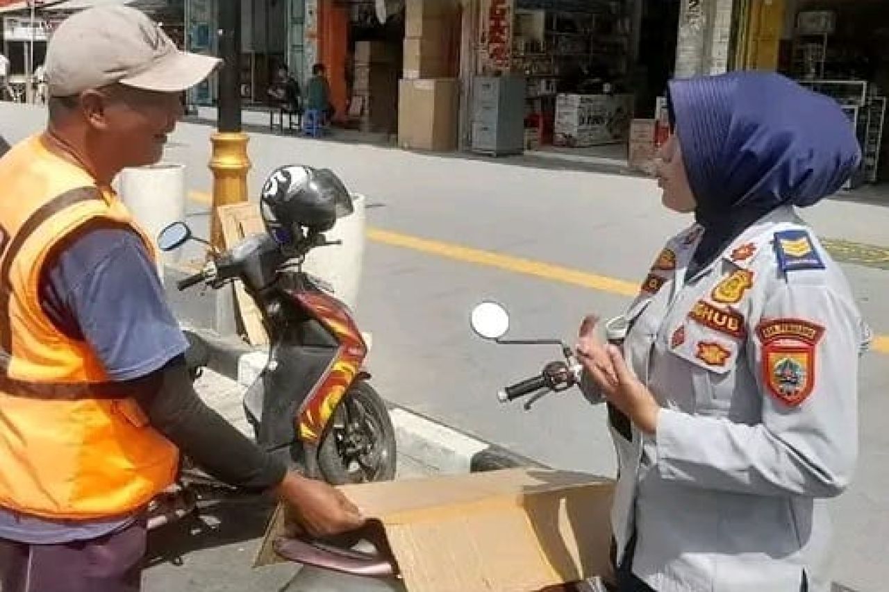 Penertiban parkir di kawasan Citywalk Pemalang