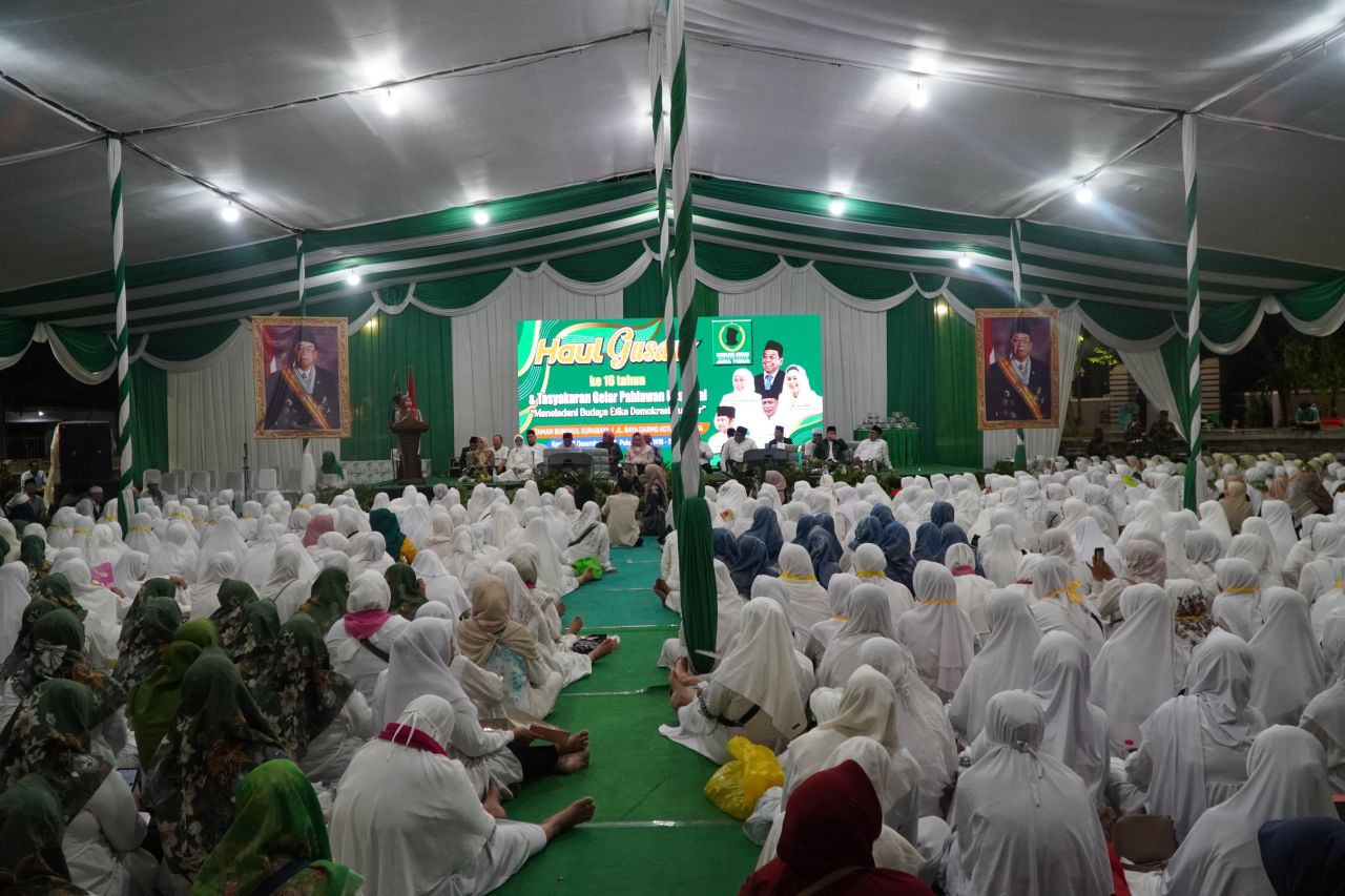 Yenny Wahid dan Senator Lia Istifhama Hadiri Haul ke-16 Gus Dur di Taman Bungkul