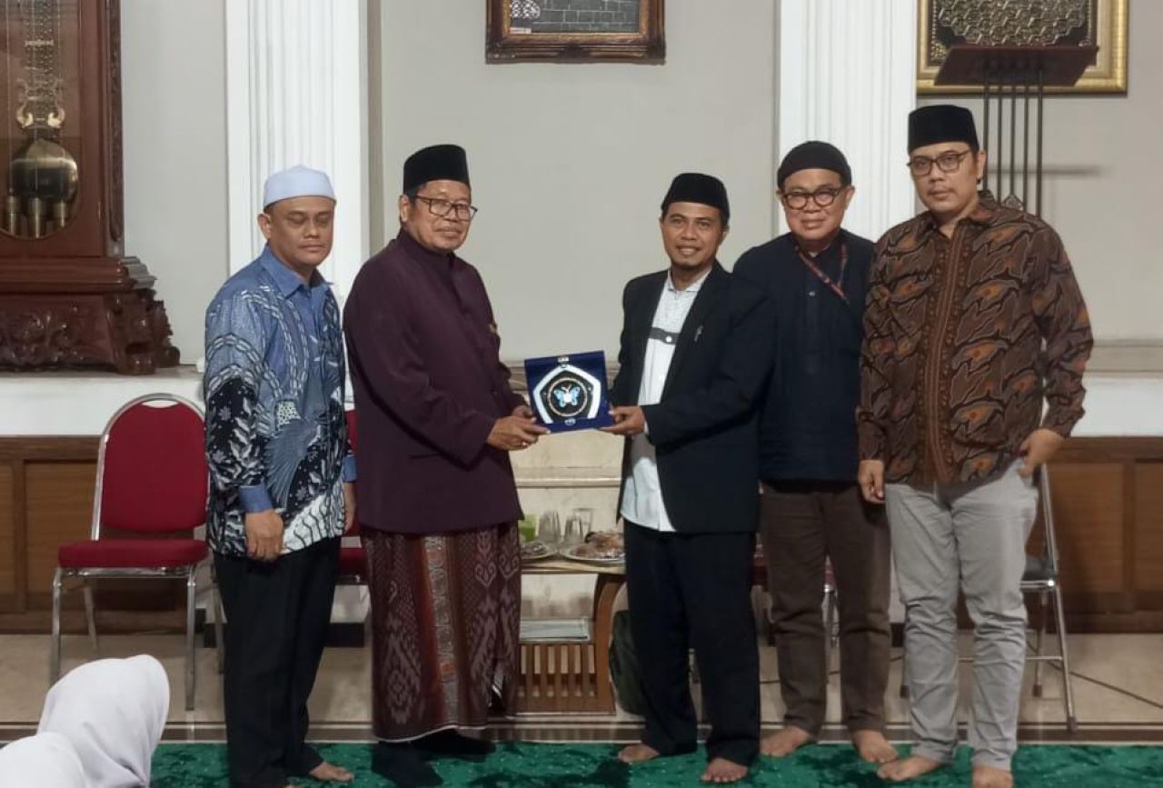 Bangun Sinergitas Pondok Pesantren Al Ikhlas NTB Silaturahmi ke MDTQN Benteng Suryalaya Surabaya