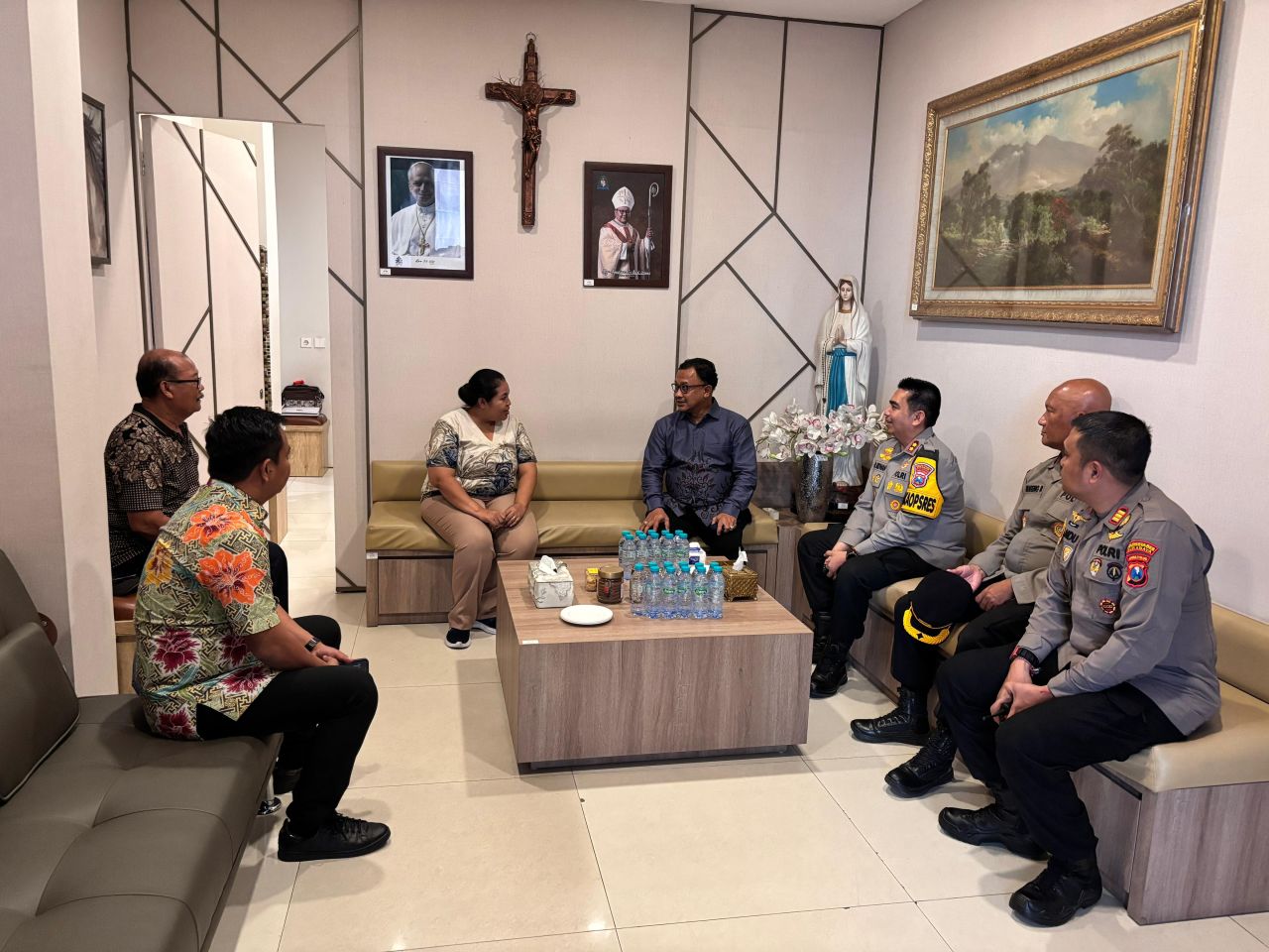 Kompolnas kunjungi Gereja Hati Kudus