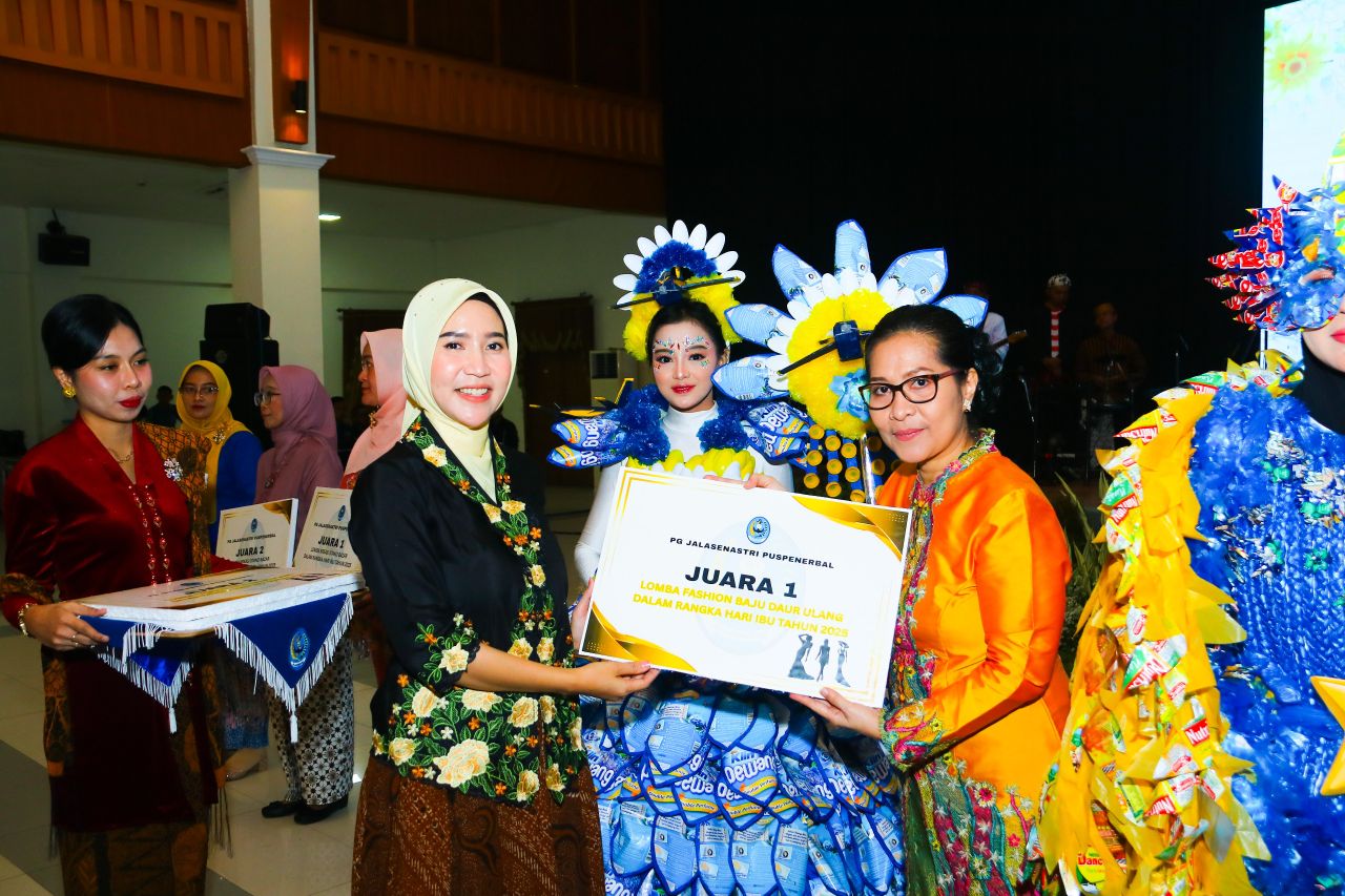 Hari Ibu Jalasenastri Gabungan Puspenerbal Gelar Lomba Fashion Show Daur Ulang dan Bazar