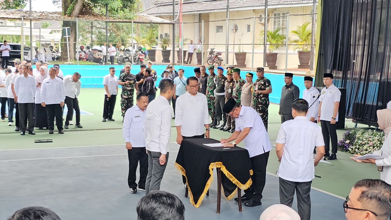 Dipenghujung Akhir Tahun Bupati Majalengka Mutasi dan Rotasi 166 Pejabat