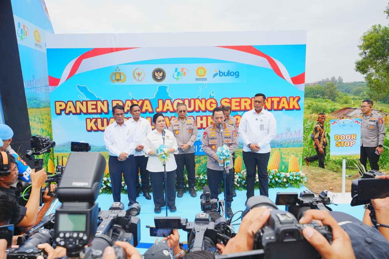 Panen raya jagung di Cikarang Pusat