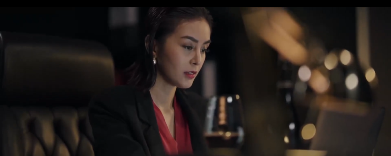 Boss Ma’am (2024), tangkapan layar