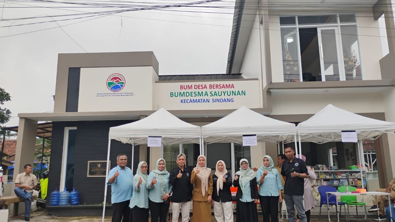 BUMDesma Sauyunan Bagikan Dana Sosial kepada Masyarakat